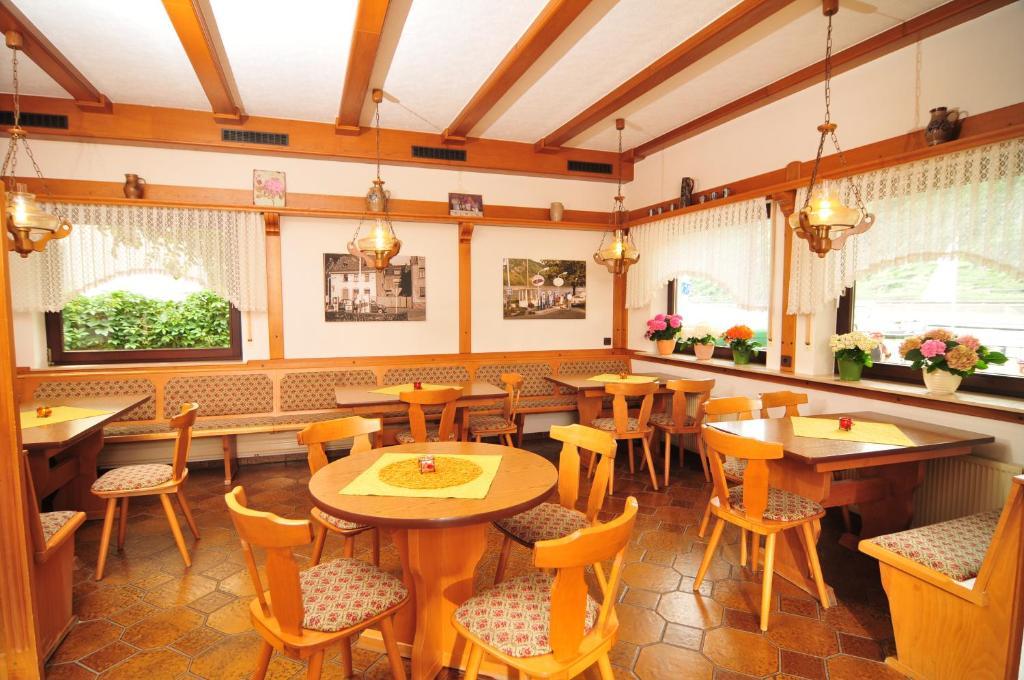 Pension / Ferienwohnungen Scheid Kestert エクステリア 写真