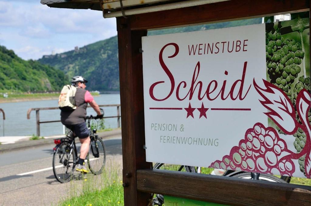 Pension / Ferienwohnungen Scheid Kestert エクステリア 写真